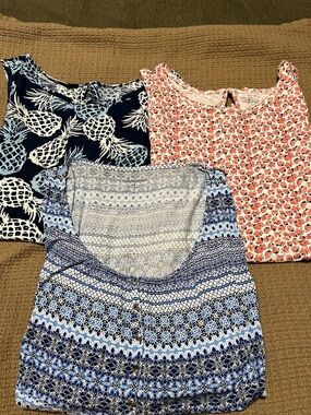 3–Women’s Sleeveless Tops— Size XL